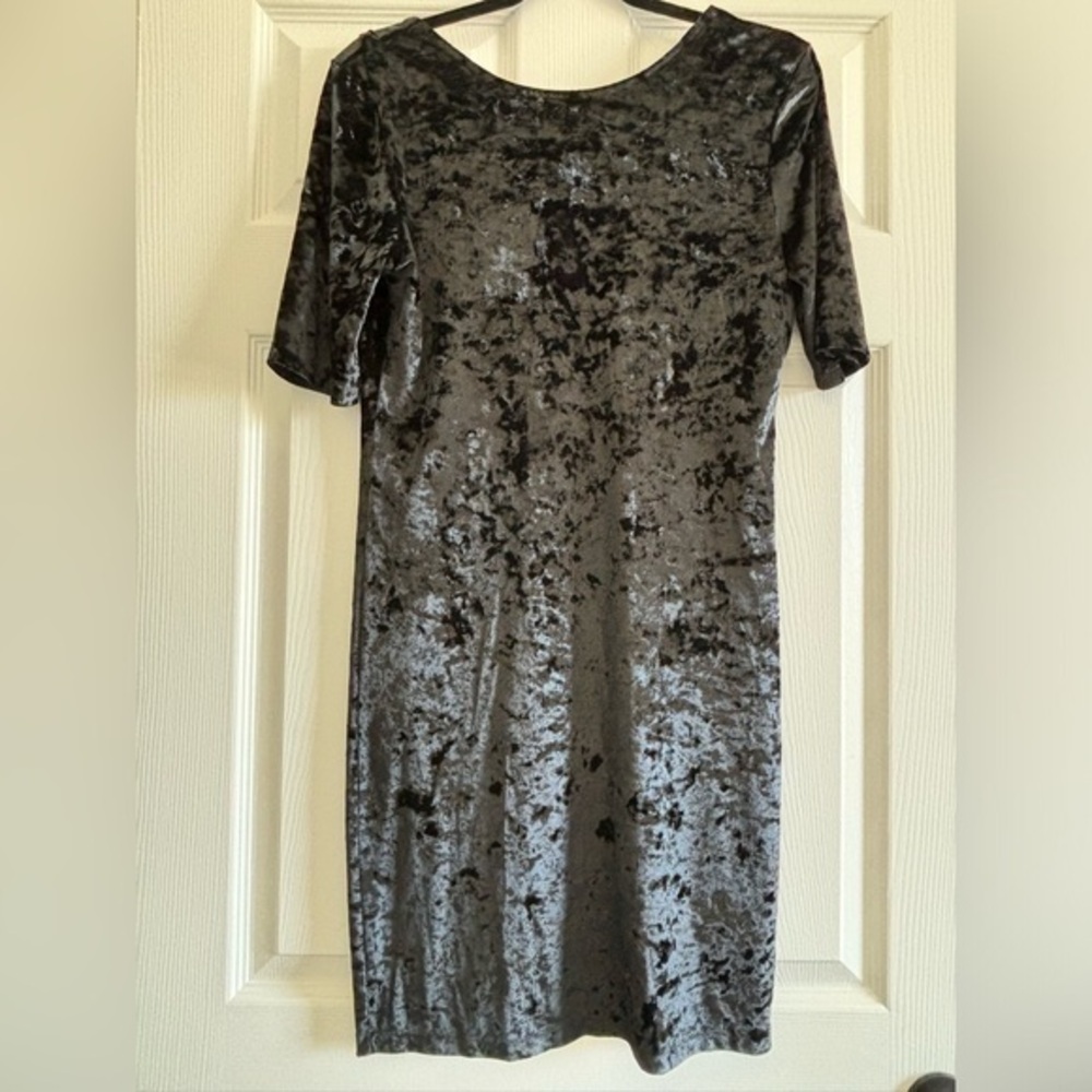 Black velvet dress. XL